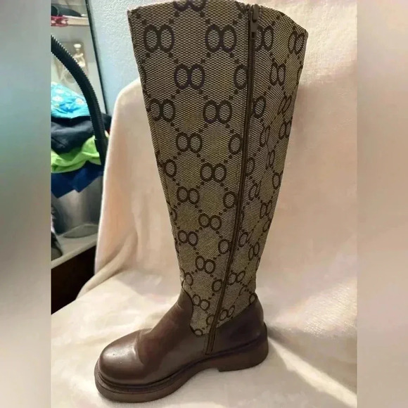 Rogue platform knee high zippered boots EUC
Women’s size 7.5 - Picture 3 of 10